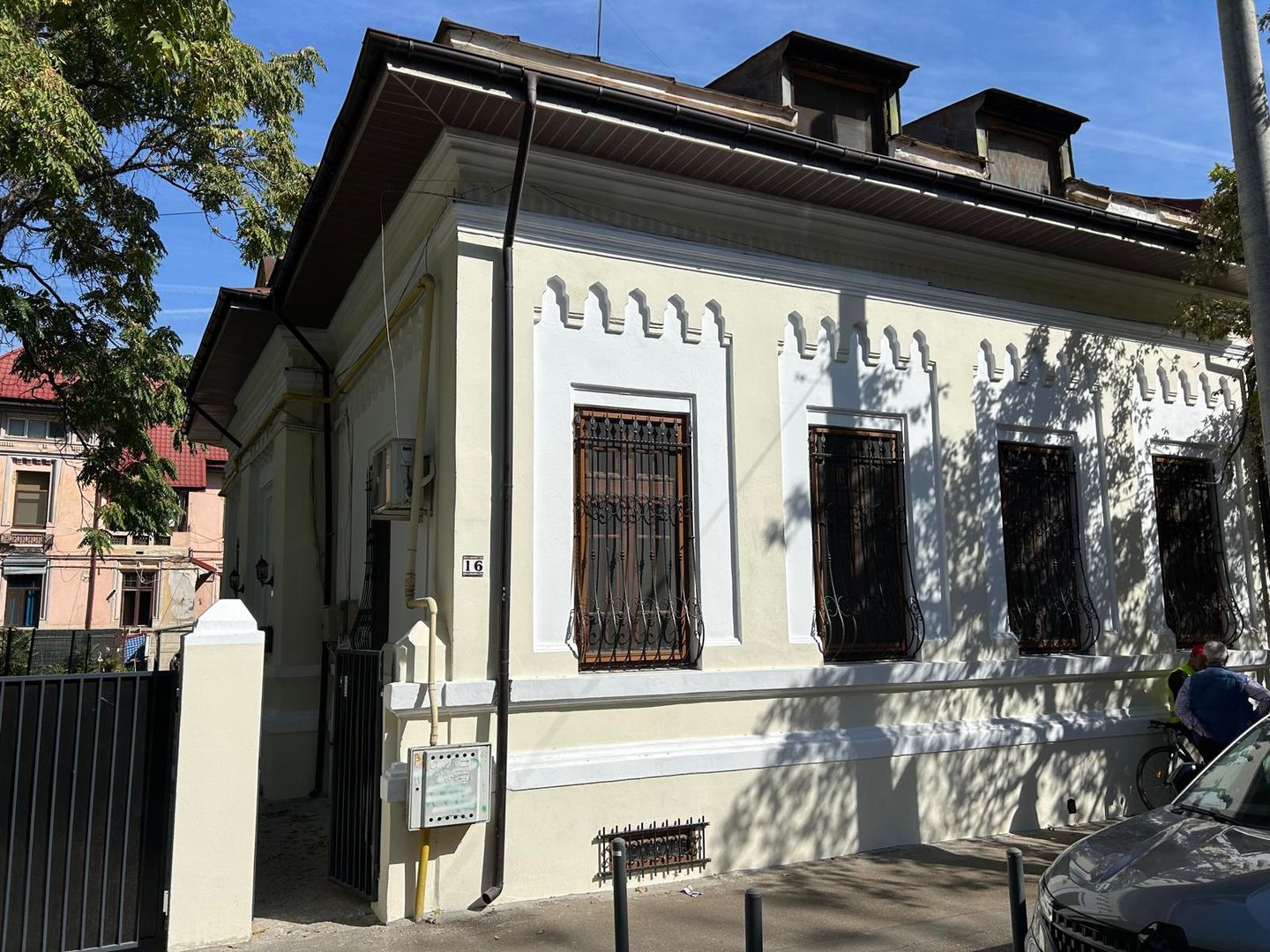 Vilă Neoclasică Arh. Enescu Cișmigiu 4 camere - Poză 1