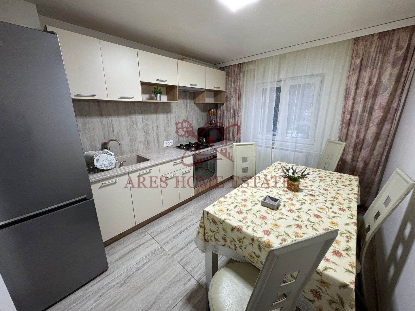 Zona Soarelui- Sud Plaza, 3 camere, 2 bai, etaj 1. Bucatarie inchisa. - Poză 6