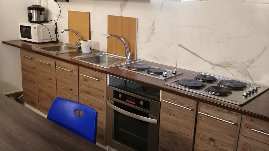 Etaj de inchiriat/ camere+ bai/bucatarie/spalatorie - Poză 1