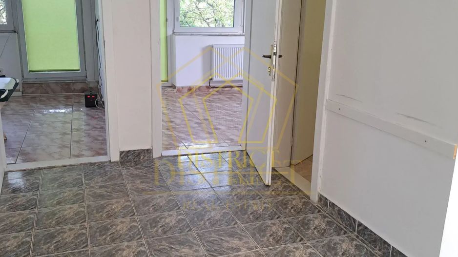 Spatiu comercial util compartimentat I Lipovei - Poză 1