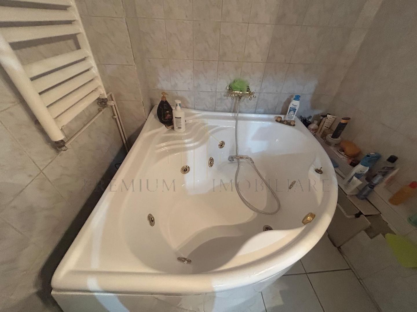De vanzare Apartament 3 camere zona de jos - Poză 14