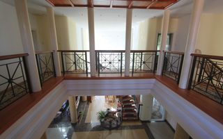 Casă / Vilă cu 8 camere de vânzare în zona Semicentral - Poză 37