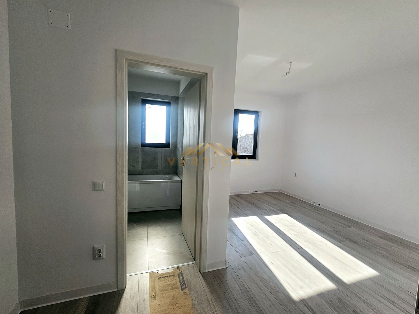 Casa pe un singur nivel cu 4 camere - comuna Berceni - Poză 4