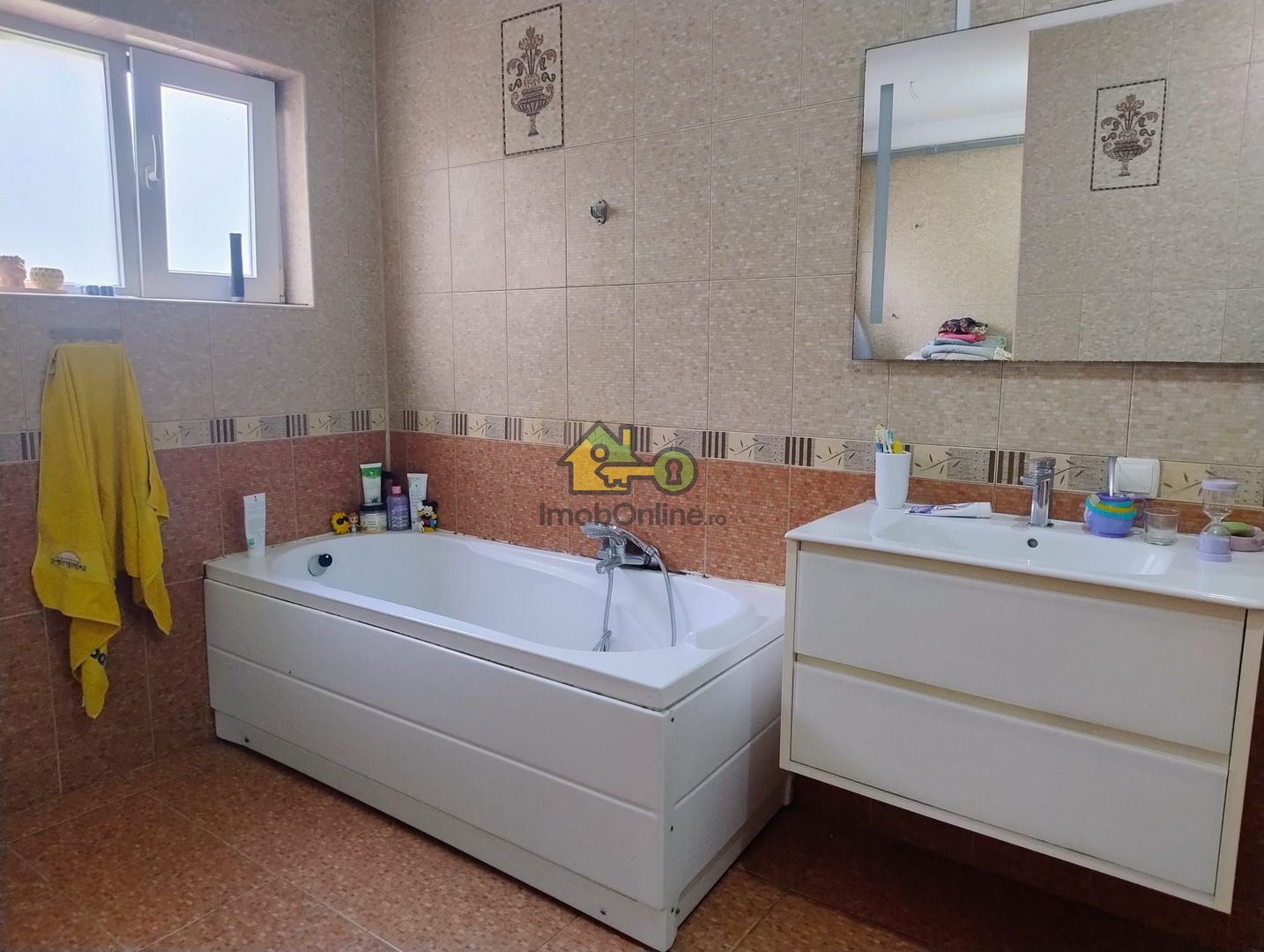 Vilă elegantă cu design luxos și grădină superb amenajată în Șag - Poză 12