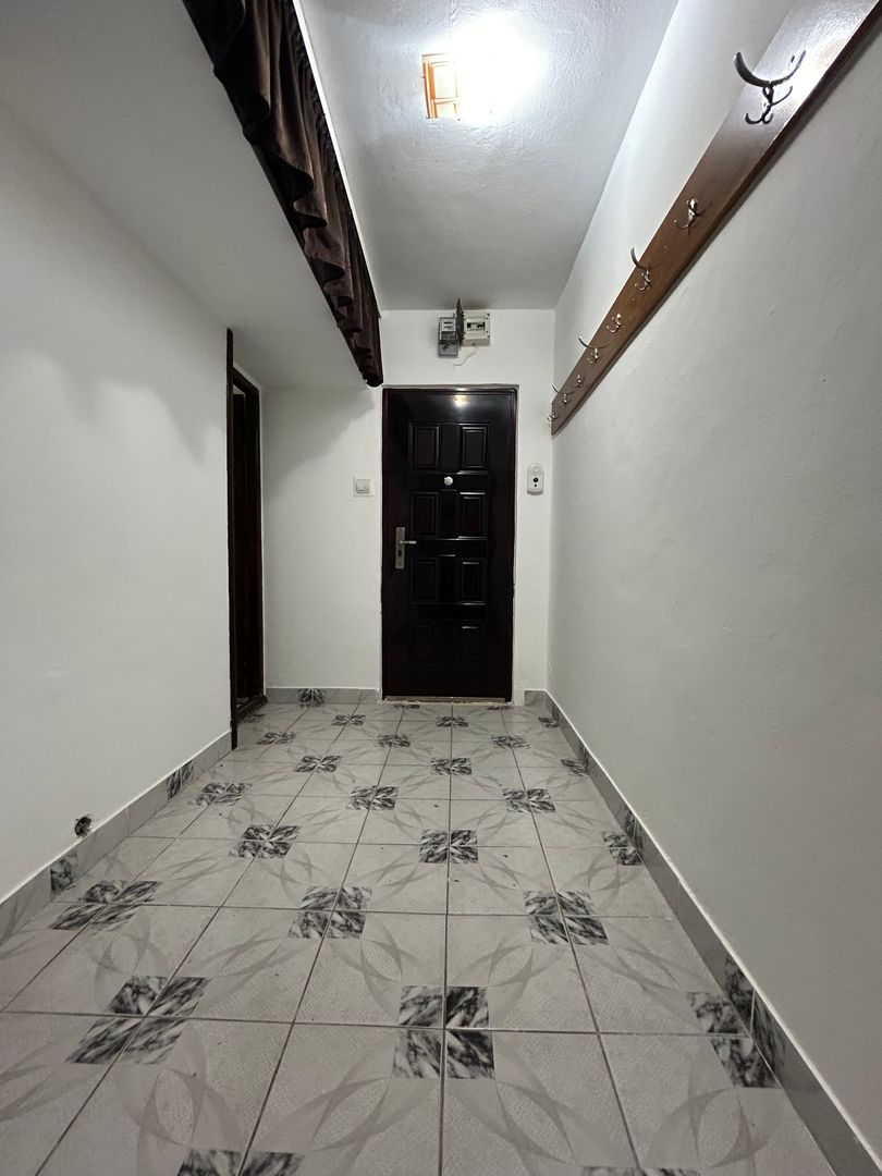 Apartament cu 3 camere și boxă în zona Complex KM5 - Poză 1