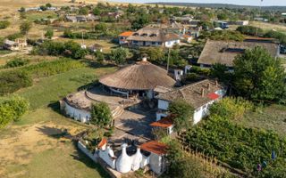 Complex turistic de vanzare in Enisala / Tulcea - Poză 12