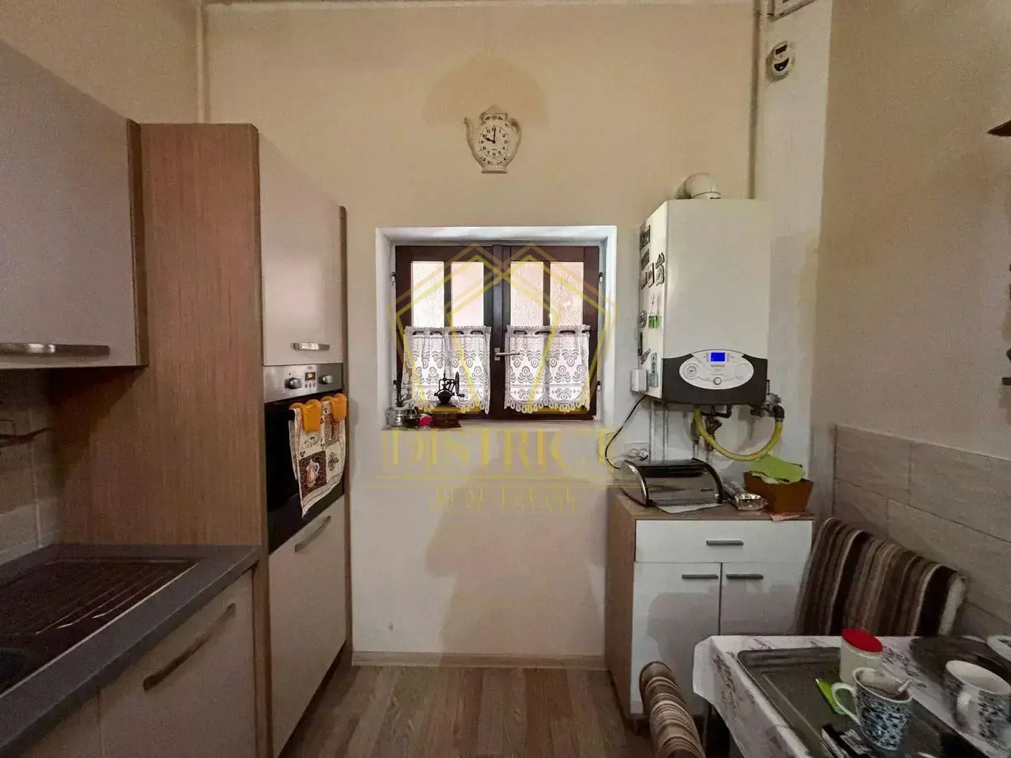 Casa renovata cu 4 camere la curte comuna | Iosefin - Poză 13