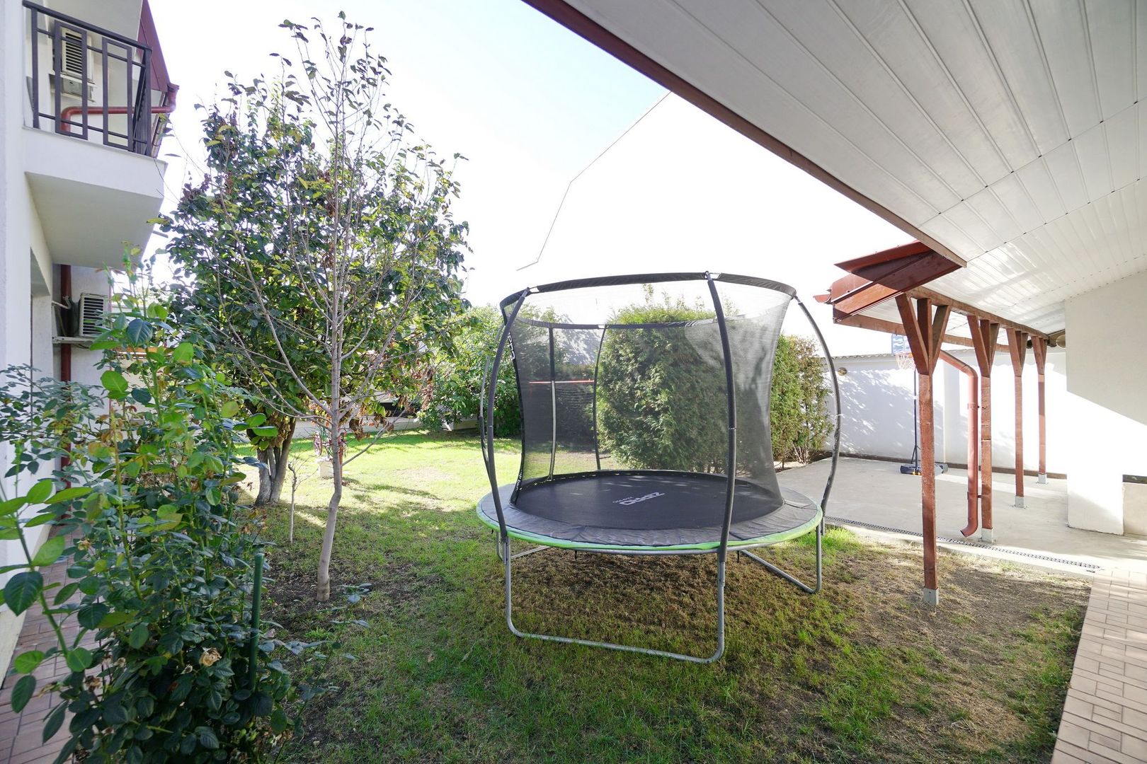 Brancoveanu  P+2, 8 cam, 6 dormitoare, 6 bai, 3 garaje teren 650 mp - Poză 6