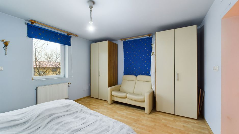 Casă situată Central în Dumbrăvița - Poză 16