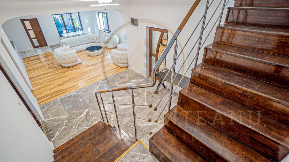 Lazu - Vila de vânzare compusă din P+1E+M. - Poză 9