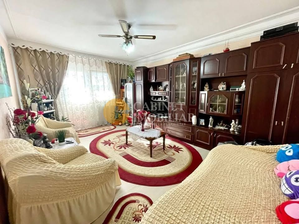 4 camere - decomandat - 1986 - loc de parcare - Poză 1