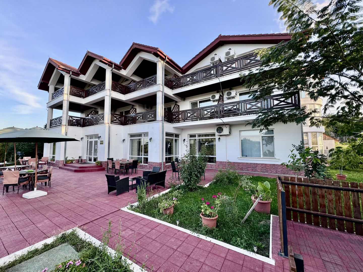 Hotel 20 camere Delta Dunarii 50 m deschidere teren 6000 mp acces auto - Poză 34