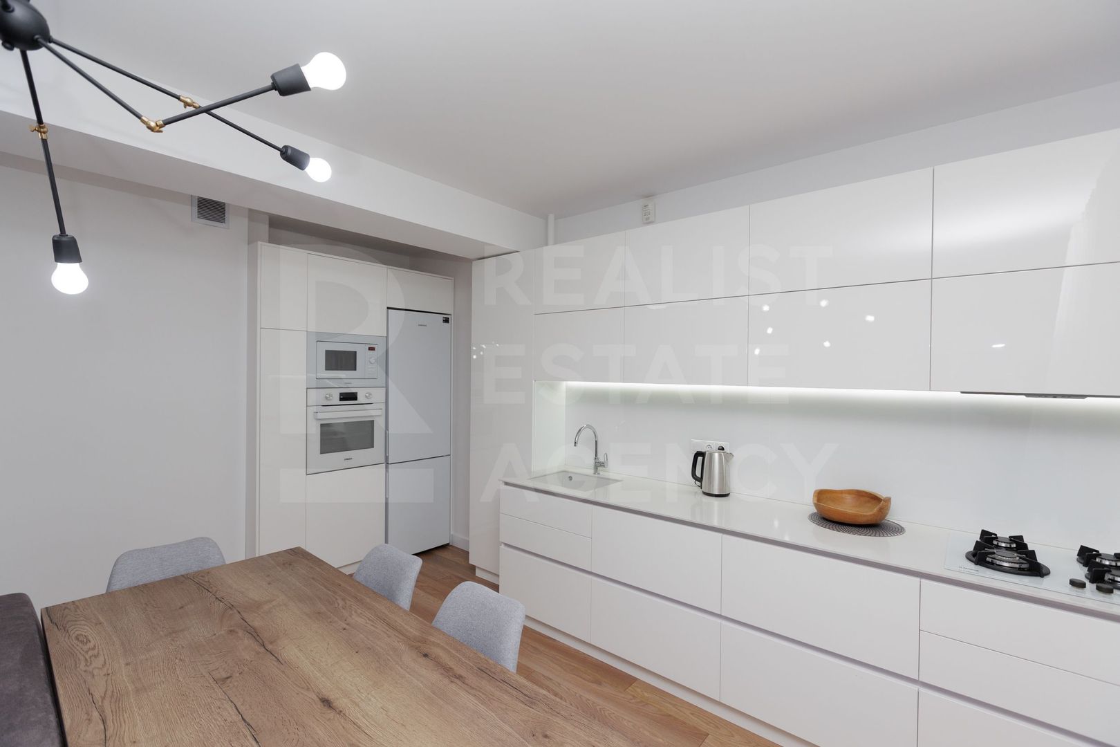 Chirie, apartament 2 camere 80 mp , bd. Decebal, Botanica - Poză 3