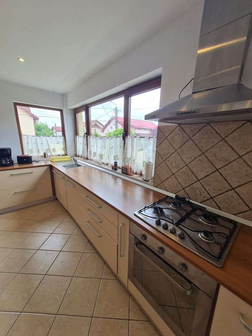 Vila spațioasă și recent renovată în Ghiroda! - Poză 80