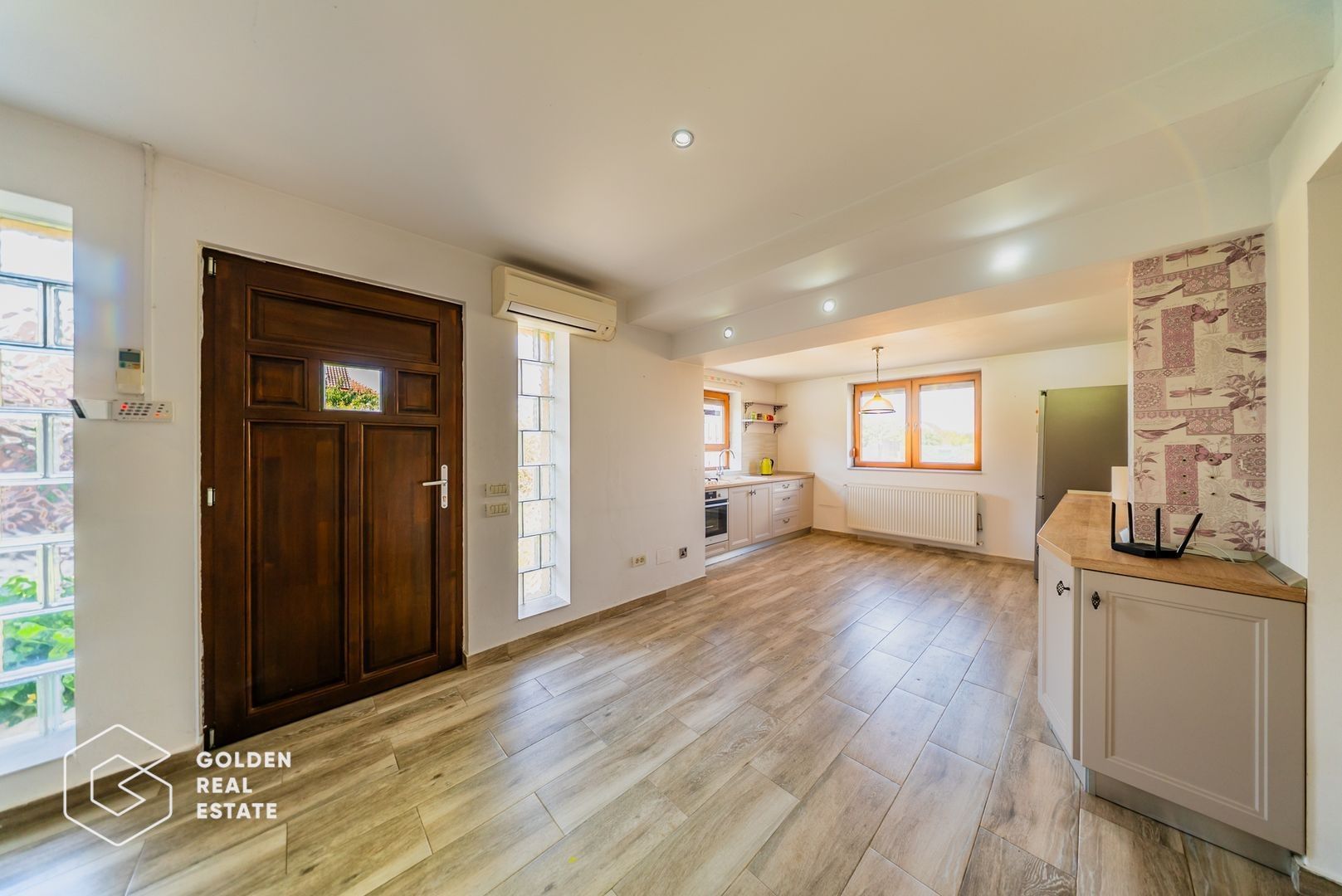 Casa cocheta cu 3 camere, în Bujac, comision 0% - Poză 2