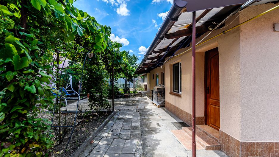 Vandut Casa cu teren generos la pret de apartament in Gradiste - Poză 3