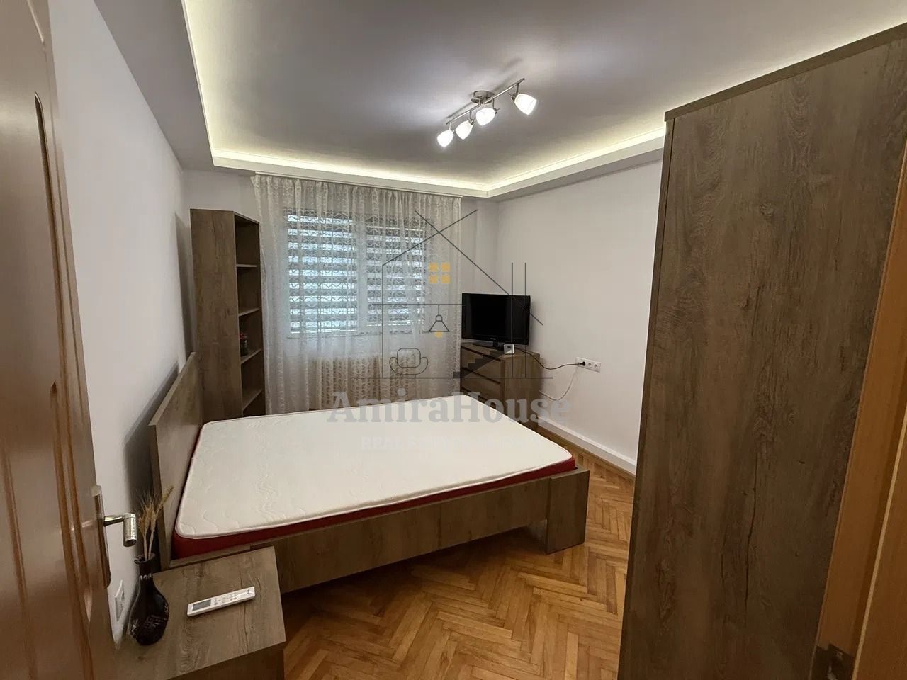 Apartament 3 camere mobilat si 2 garaje zona Bucium - Poză 1