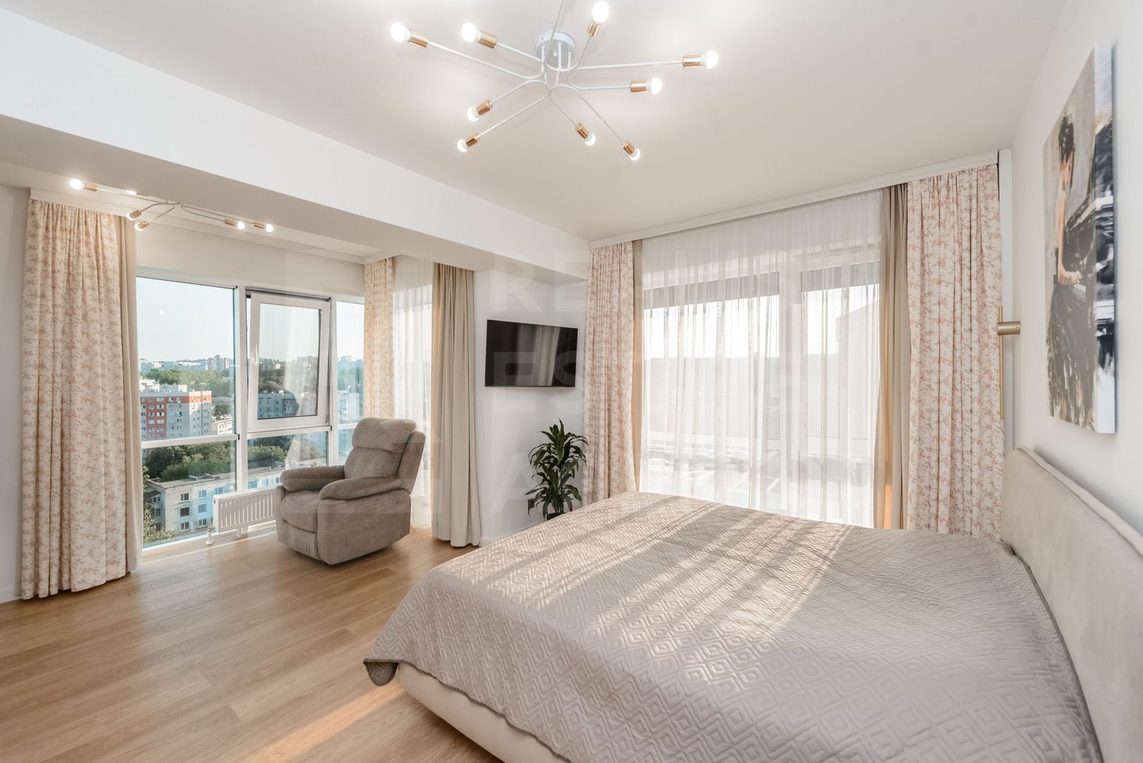 Vânzare, apartament, 2 dormitoare + living- 82 mp, Buiucani - Poză 9