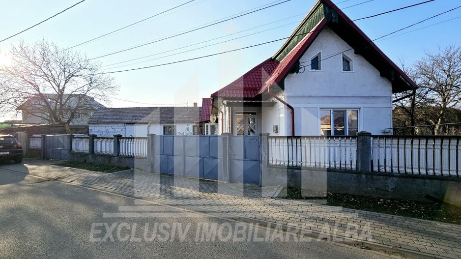 Casa individuala de vanzare in Barabant - Poză 1