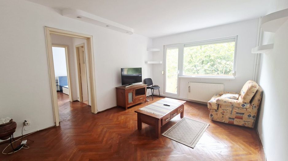Apartament cu 3 camere, zona Piața Astra, etaj 1 - Poză 1
