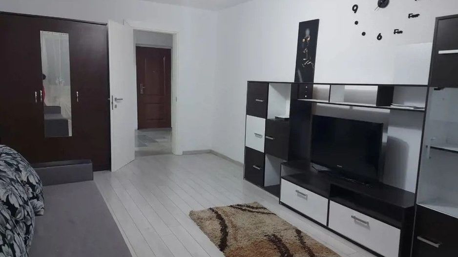 AP. 3 CAMERE CRANGASI, BUCATARIE INCHISA, MOBILAT/UTILAT COMPLET - Poză 1