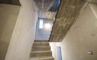 Casa la gri - Romanesti - Poză 10