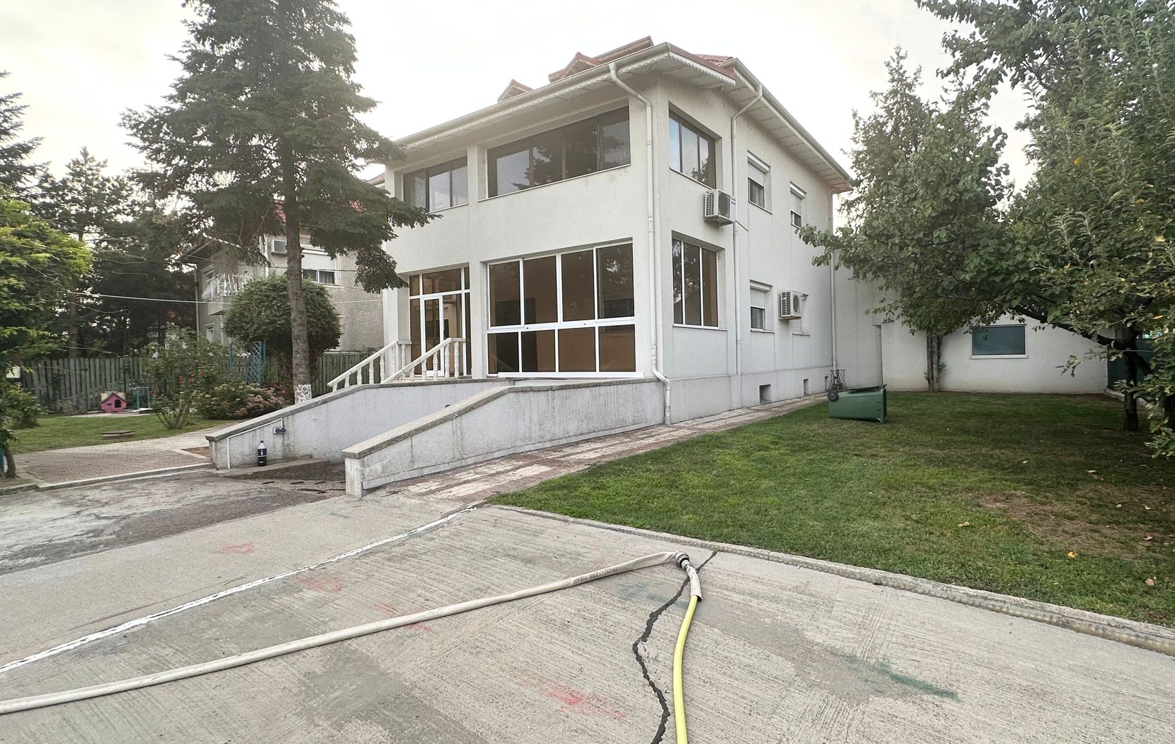 Oferim spre închiriere o proprietate de excepție zona Sisesti - Poză 2