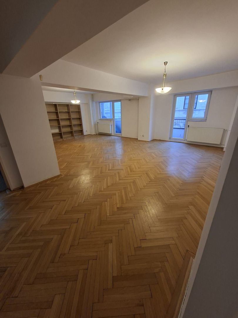 Apartament de inchiriat 3 camere Ultracentral Metrou Universitate L349 - Poză 1