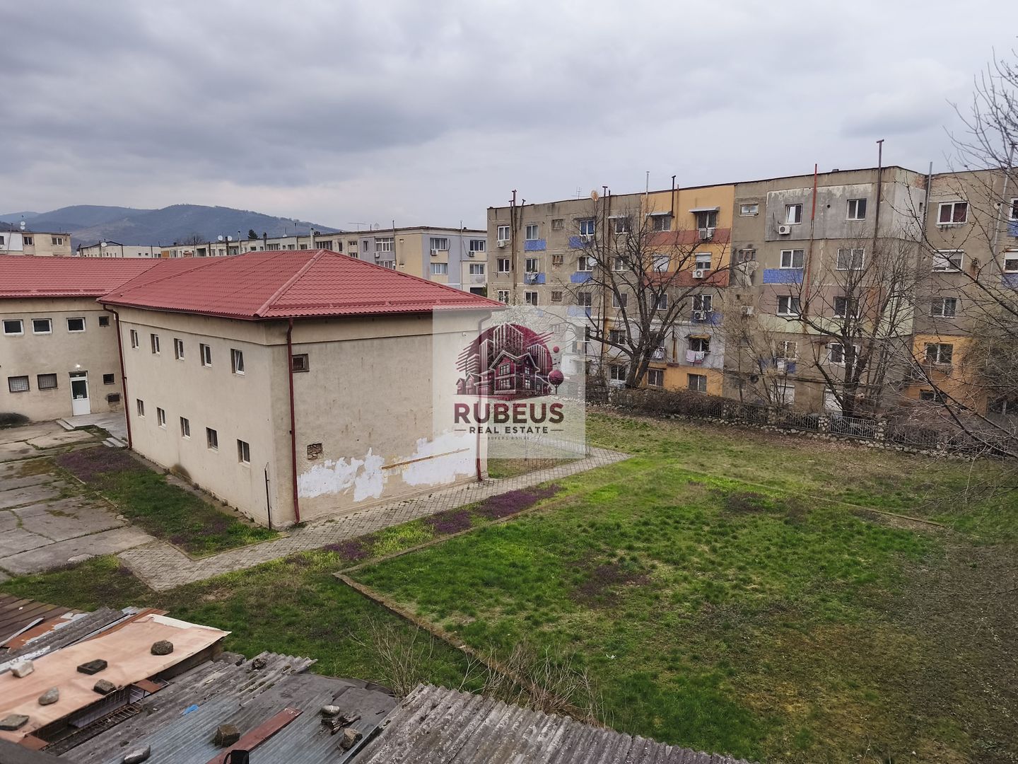 Mic la întreținere, bun la randament: apartament în Orșova - Poză 34