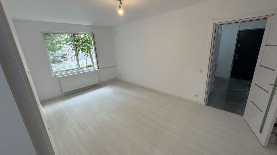 Vanzare Apartament 2 Camere Calea  Vitan intersectia Mihai Bravu - Poză 4