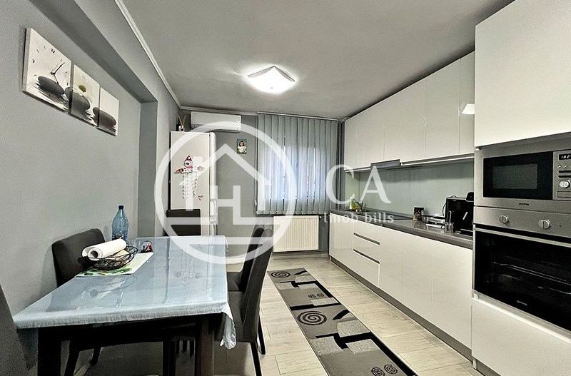 Apartament de vânzare cu 3 camere în zona Rogerius, Oradea - Poză 1