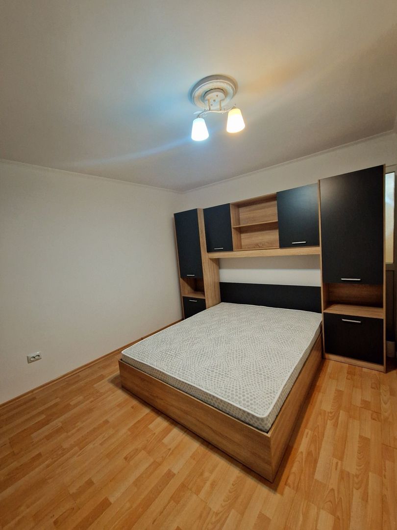 2 camere 60 mp, DECOMANDAT, 1 Mai, vila - Poză 1