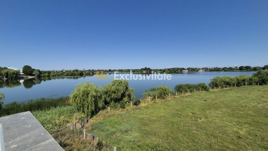 Priveliste spre lac! - Poză 10