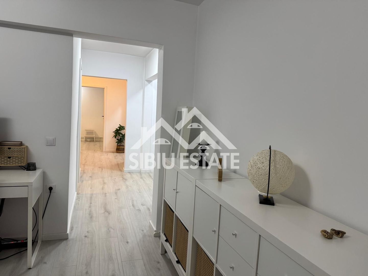 Apartament 3 camere 2 bai, pivita recent renovat-in Sibiu M.Viteazul - Poză 11