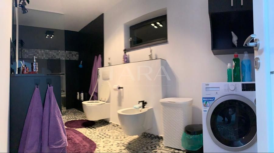 Casă spațioasă cu finisaje de lux și teren generos - Poză 8