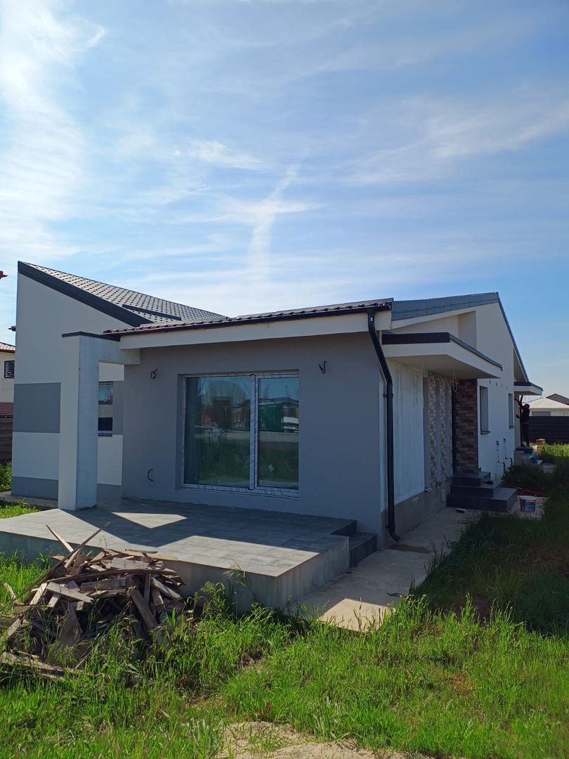 Case pe parter Tunari, zona linistita, curte MARE 350m - Poză 3
