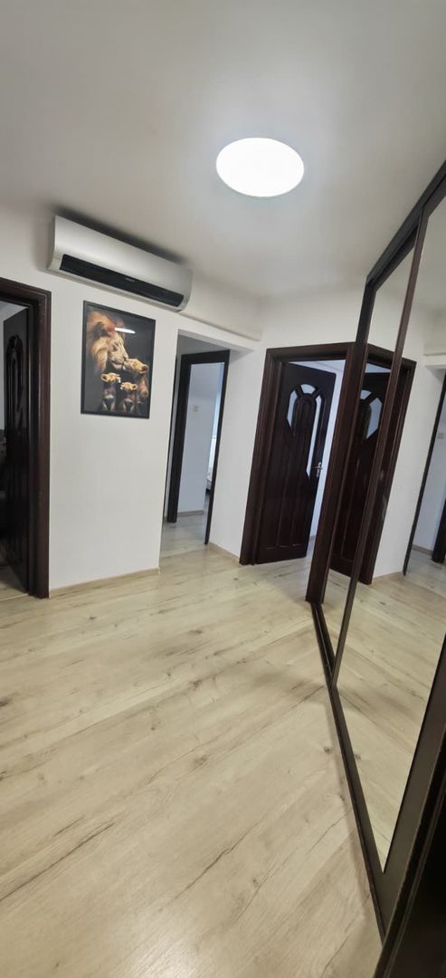 Apartament renovat 3 camere Dec 72 mp Dacia 131999 euro - Poză 11