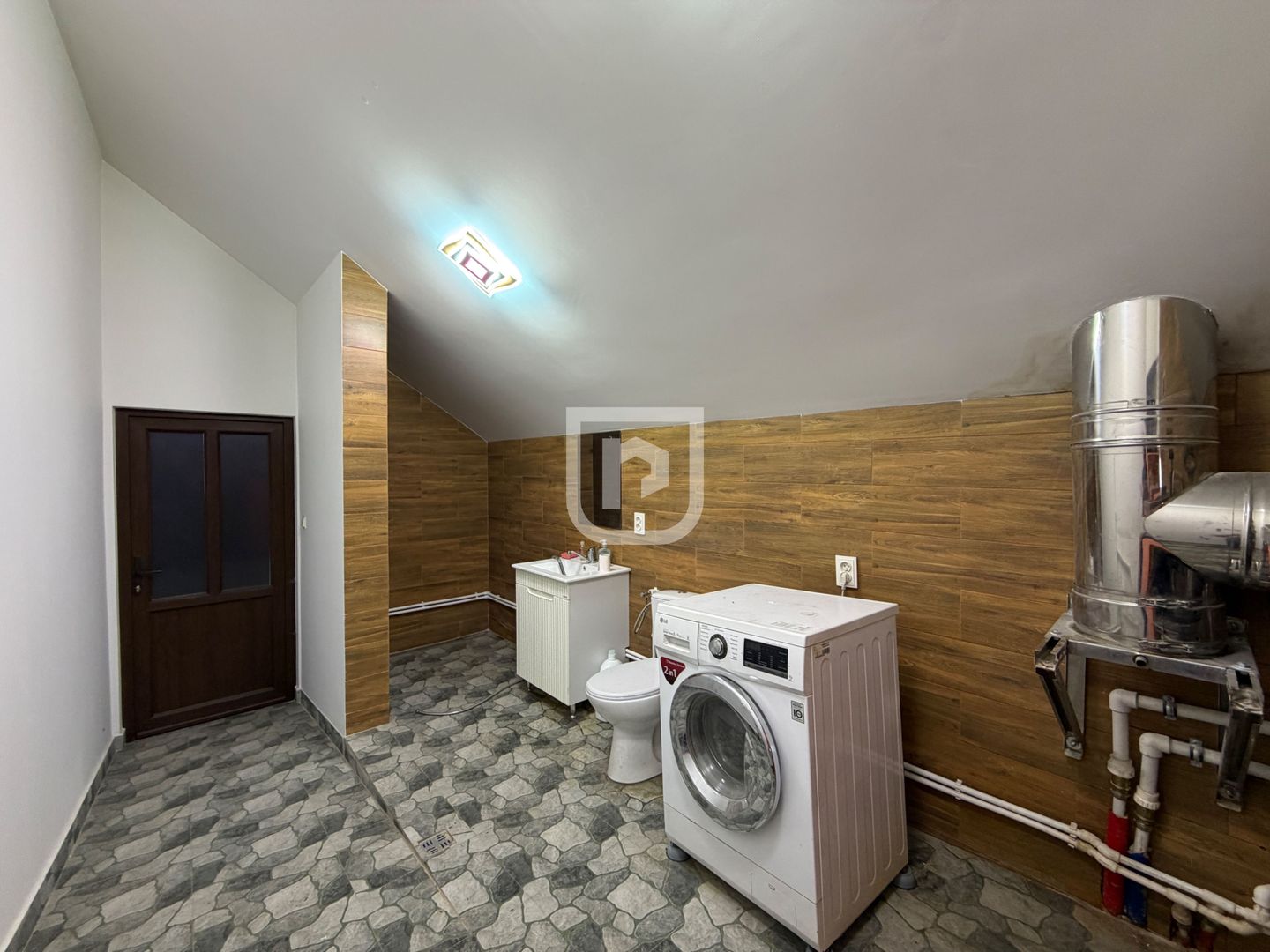 Casa renovata complet, Corlata Centru - Poză 8