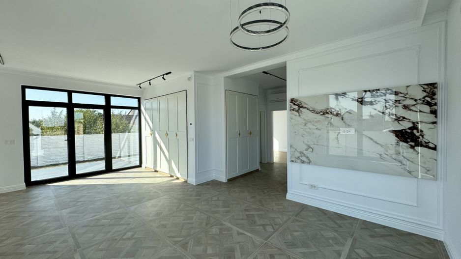 Alege Confortul: Casa Modernă Săcălaz - Poză 2