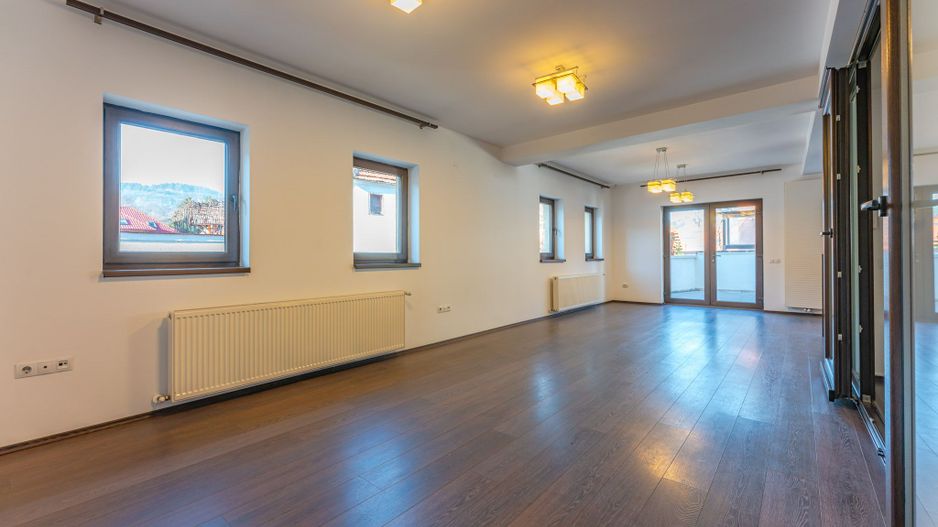 Casă modernă cu garaj și 4 dormitoare, aproape de Piața Sfatului - Poză 7