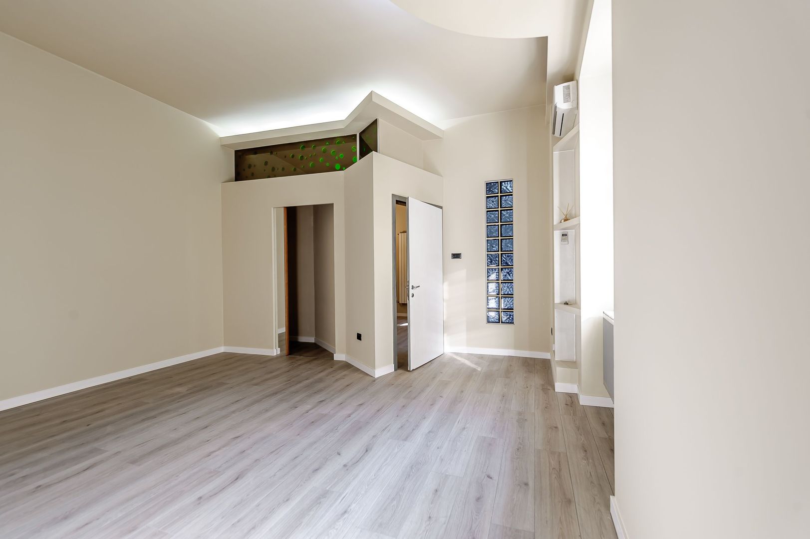 Apartament ultracentral, complet renovat, Strada Eminescu nr. 7 - Poză 7