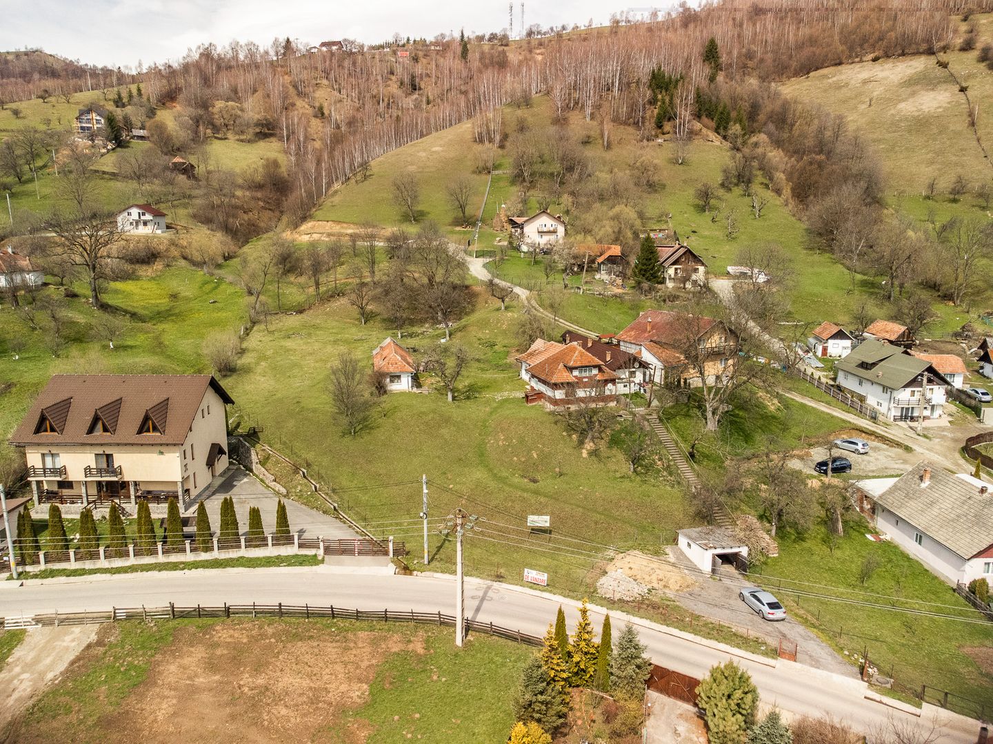 Domeniu de 6.500 mp teren+casa parinteasca,in magia Bucegilor,Moieciu, Brasov. - Poză 1