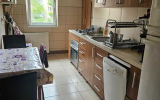 De vanzare apartament 4 camere/ zona Tractorul - Poză 3