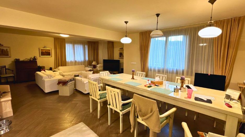 Vilă cu 10 camere P+2E+M 400 M² utili 2800 M² Teren Comandau - Poză 9