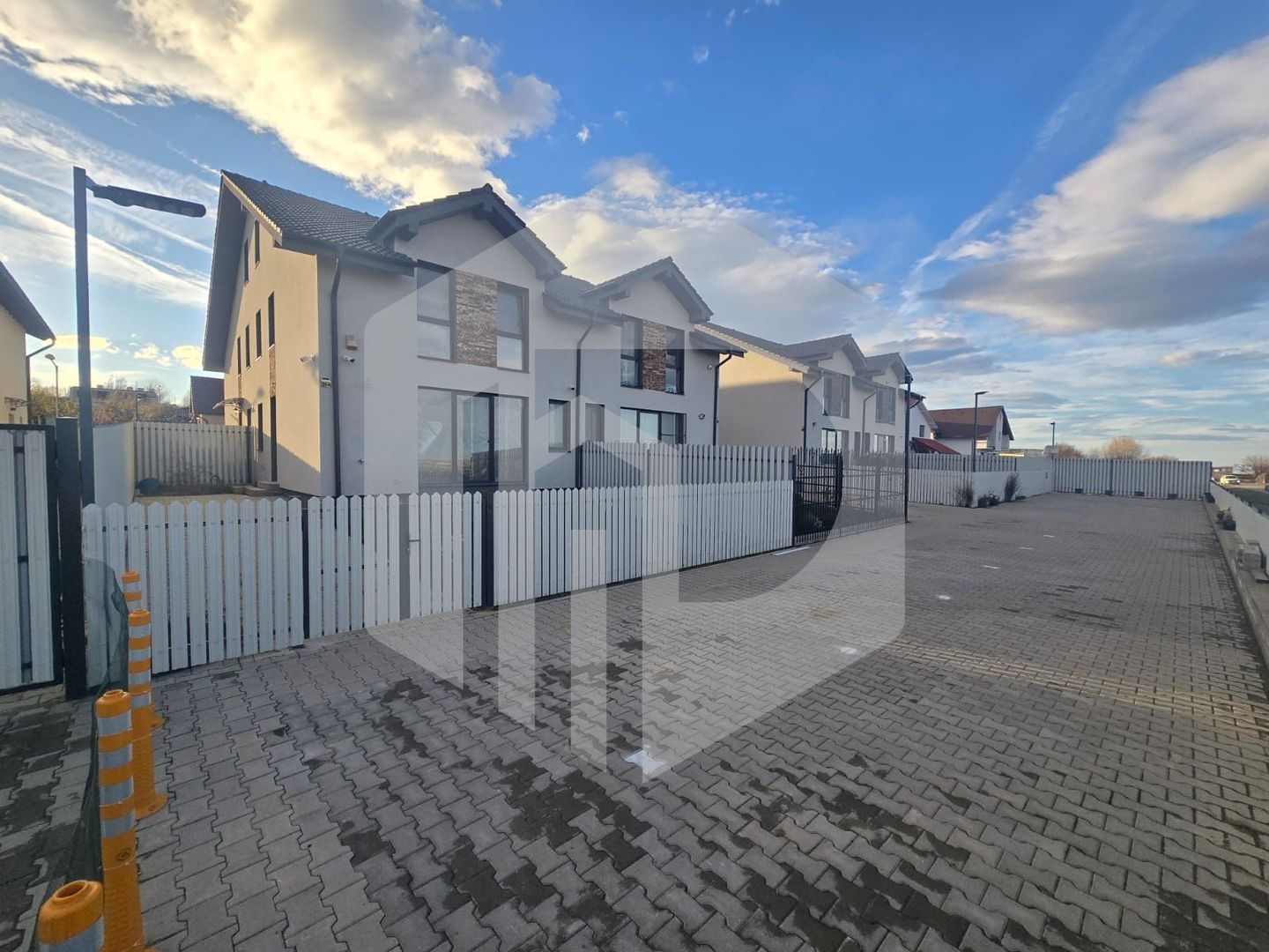 Cvaduplex 4 camere 145 mp teren Calea Cisnadiei - Poză 1