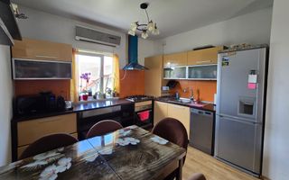 Apartament 2 Dormitoare, 2 Bai, Dumbravita, Curte interioara cu loc de joaca - Poză 2