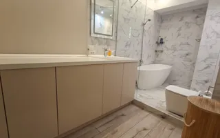 DE VÂNZARE — 3 CAMERE, B-DUL MAMAIA, DELFINARIU, VEDERE LAC - Poză 13