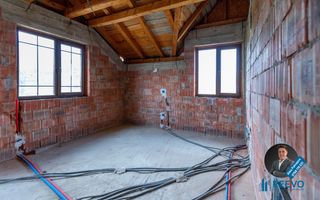 Vilă spațioasă cu vedere la pădure, la doar 15 minute de Bacău! - Poză 16