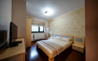 Apartament 3 camere, complet mobilat, decomandat, etaj intermediar - Poză 15