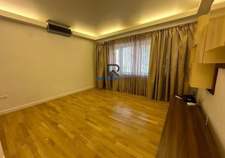 Apartament cu 3 camere de vânzare Primăverii - Poză 2